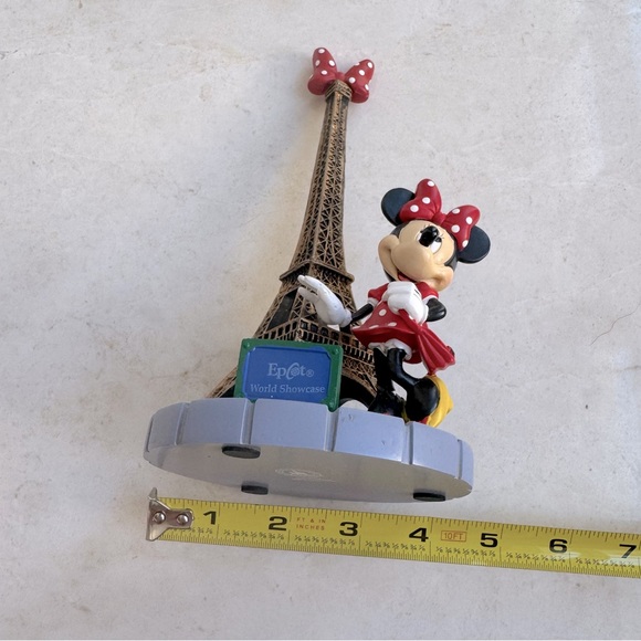 Disney Epcot Mini Mouse figurine World Showcasese - Picture 5 of 6